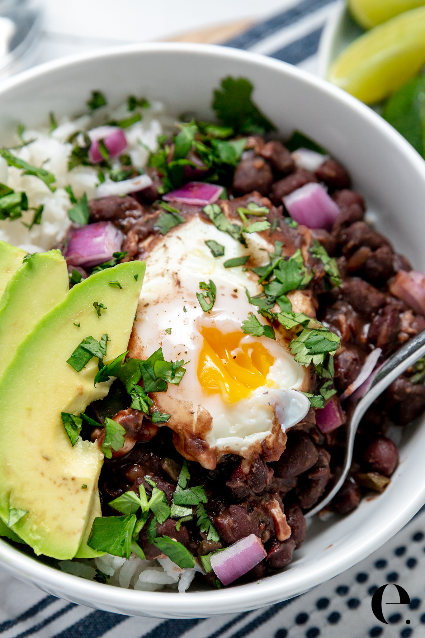 Black Beans and Eggs Rice Bowl (Easy & Healthy)